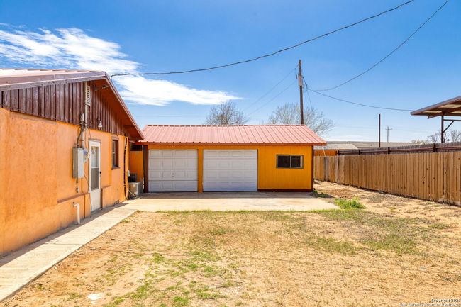 13934 N Interstate 35, House other with 3 bedrooms, 1 bathrooms and null parking in Moore TX | Image 21