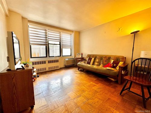 apt-a201-35 Leverich St, Jackson Heights, NY, 11372-3925 | Card Image