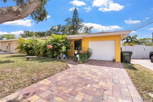 2042 Isabelle St, Largo, FL, 33774-1305 | Card Image