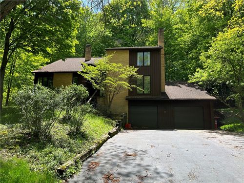 61 Deer Creek Rd, Pittsford, NY, 14534-4152 | Card Image