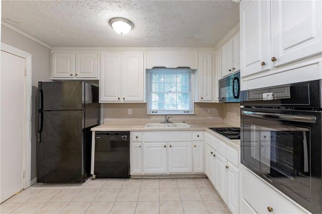 1105 Buckhurst Dr, House other with 3 bedrooms, 2 bathrooms and null parking in College Park GA | Image 8