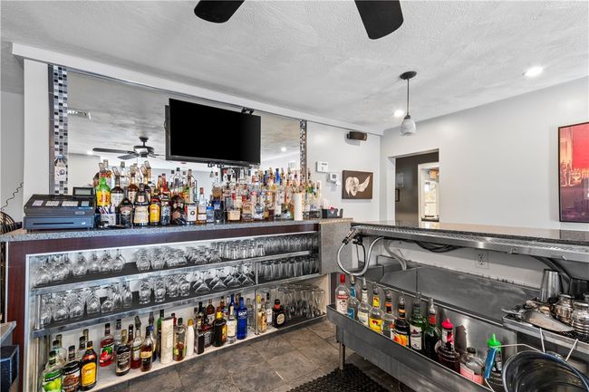 659 Killingly St, Home with 2 bedrooms, 3 bathrooms and 30 parking in Johnston RI | Image 7