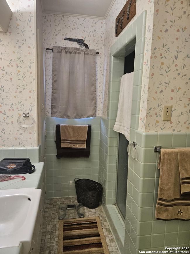 1017 E Trinity St, House other with 3 bedrooms, 2 bathrooms and null parking in Pearsall TX | Image 21