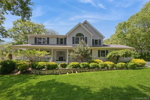 212 Fairway Dr, Wading River, NY, 11792-3608 | Card Image