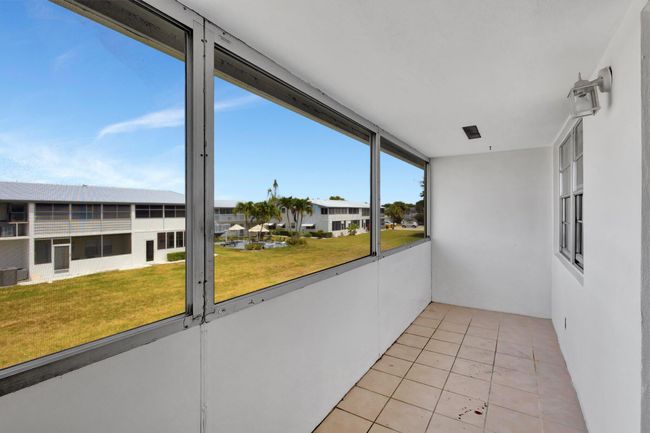 110 Sheffield E, Condo with 2 bedrooms, 2 bathrooms and null parking in West Palm Beach FL | Image 16