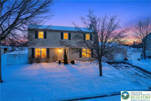 132 Woodview Dr, Quakertown, PA, 18951-2289 | Card Image