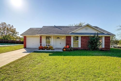 728 E 3rd St, Springtown, TX, 76082-3006 | Card Image