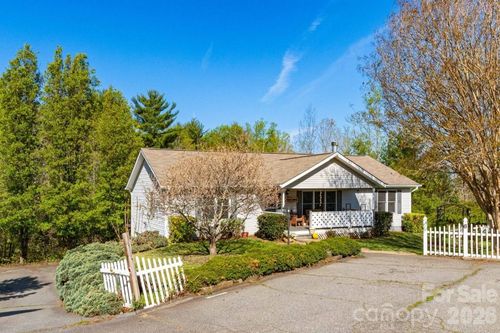 6 Arrowhead Ln, Weaverville, NC, 28787-8203 | Card Image