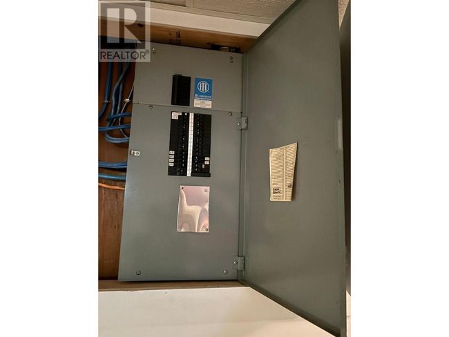 1374 Highway 3 B, House other with 5 bedrooms, 2 bathrooms and 4 parking in Montrose BC | Image 24