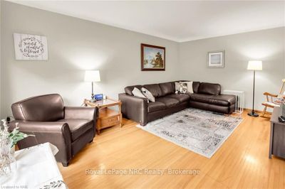 59 Burness Dr, House other with 3 bedrooms, 2 bathrooms and 6 parking in Saint Catharines ON | Image 2