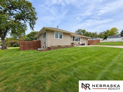 1502 N 61st St, Omaha, NE, 68104-4807 | Card Image