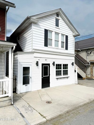 304 E 2nd Street, House other with 1 bedrooms, 1 bathrooms and null parking in Williamsburg PA | Image 2