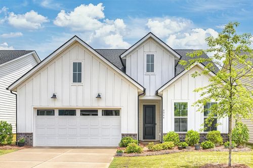 8044 Brookbank Dr, Charlotte, NC, 28269-4956 | Card Image