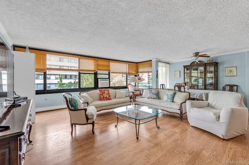 5d-166-26 Powells Cove Blvd, Whitestone, NY, 11357-1530 | Card Image