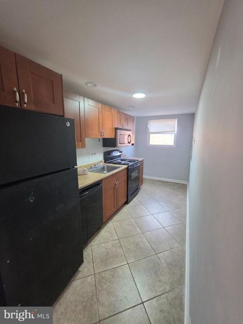 7701 Gilbert St, PHILADELPHIA, PA, 19150-2501 | Card Image