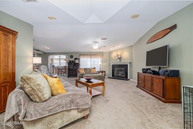 111 Penny Acres Ln, House other with 3 bedrooms, 2 bathrooms and null parking in Welaka FL | Image 5