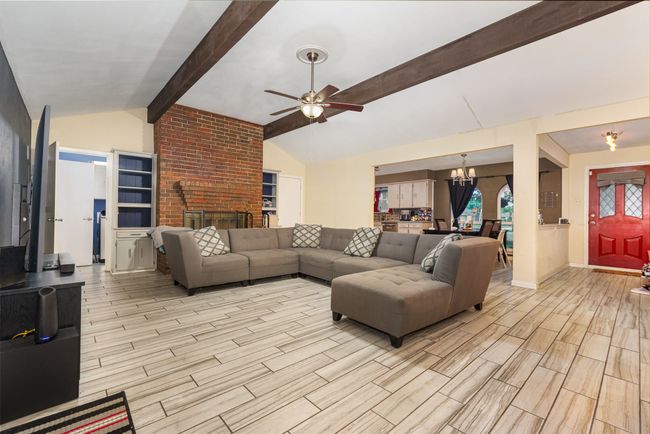 801 Daventry Dr, House other with 4 bedrooms, 3 bathrooms and null parking in Garland TX | Image 4