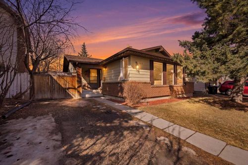 107 Wood Oak Way Sw, Calgary, AB, T2W3R3 | Card Image