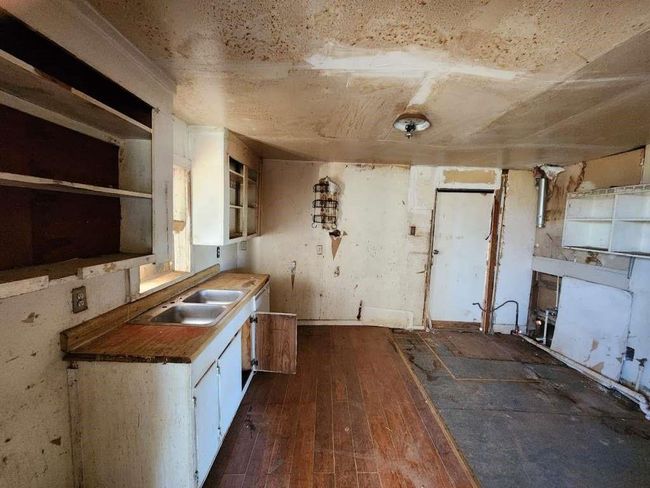 1029 Avenue J, House other with 3 bedrooms, 1 bathrooms and null parking in Tahoka TX | Image 5