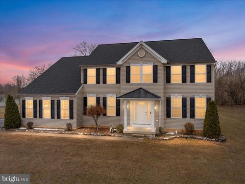 25 Lilburn Dr, BUNKER HILL, WV, 25413-3674 | Card Image