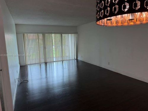 211-140 Lakeview Dr, Weston, FL, 33326-2587 | Card Image