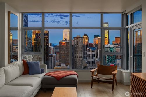 3704s-588 Bell St, Seattle, WA, 98121-3982 | Card Image