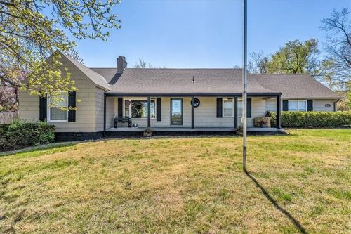 9501 Wornall Rd, Kansas City, MO, 64114-3901 | Card Image