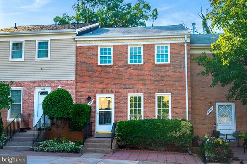8493 Buckeye Ct, MANASSAS, VA, 20110-4630 | Card Image