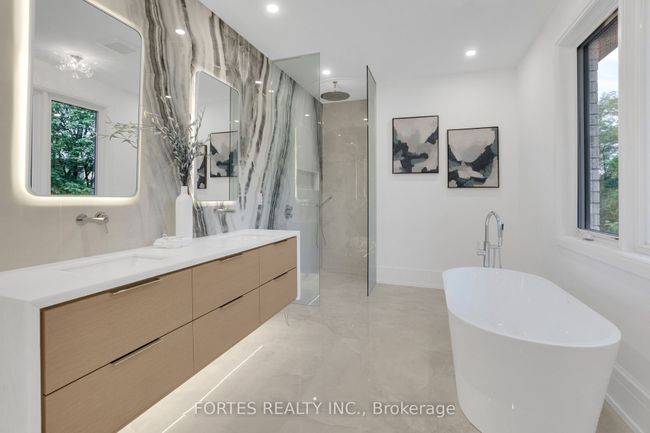 16 Cadillac Ave, House other with 5 bedrooms, 5 bathrooms and 4 parking in North York ON | Image 25