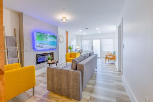 1-1762 Nw 15th St, Miami, FL, 33125-2302 | Card Image