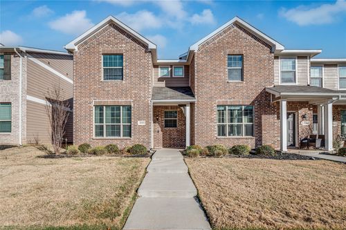 2212 Davenport Dr, Denton, TX, 76207-1733 | Card Image