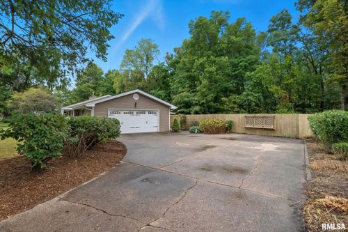 140 Elmhurst Ln, Riverdale, IA, 52722-5709 | Card Image