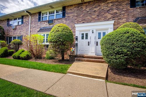 30 E Maple St, Teaneck, NJ, 07666-3802 | Card Image