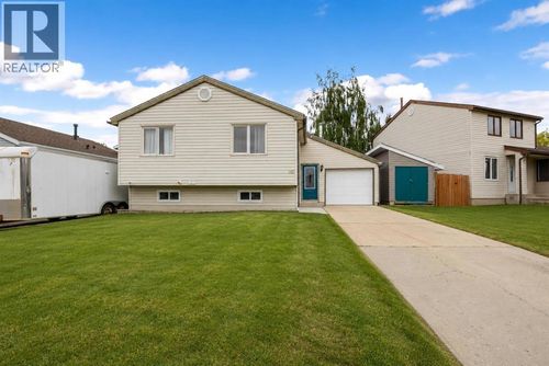 110 Bird Crescent, Fort Mcmurray, AB, T9K0G9 | Card Image