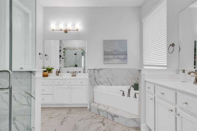Primary Bathroom | Image 25