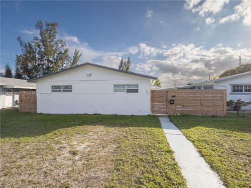 753 Stirling Rd, Dania Beach, FL, 33004-3505 | Card Image