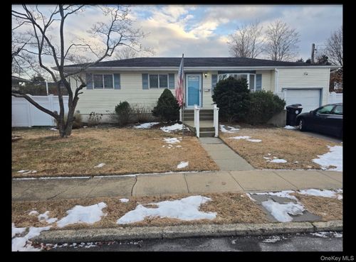 76 Harrisburg St, Bay Shore, NY, 11706-4512 | Card Image