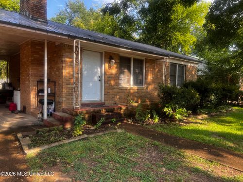 142 N College Street, Pontotoc, MS, 38863 | Card Image