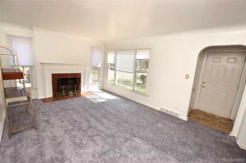 2131 Windemere Ave, Flint, MI, 48503-2237 | Card Image