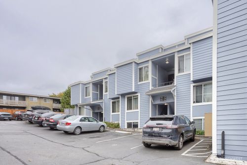 a107-8812 20th Ave Ne, Seattle, WA, 98115-3283 | Card Image