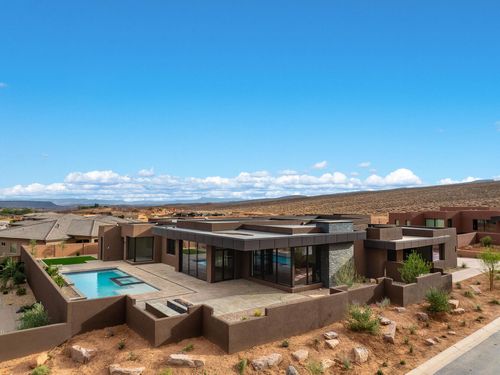 679 S Juniper Way, Ivins, UT, 84738-6821 | Card Image