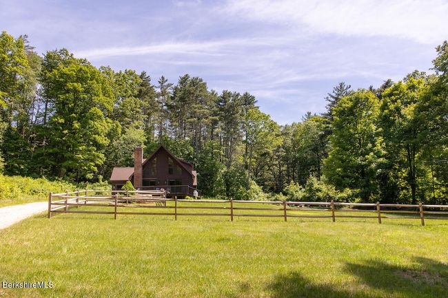 Fully fenced yard | Image 43