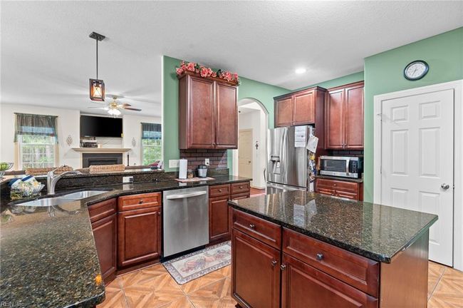 2234 Creekway Dr, House other with 5 bedrooms, 5 bathrooms and null parking in Smithfield VA | Image 12