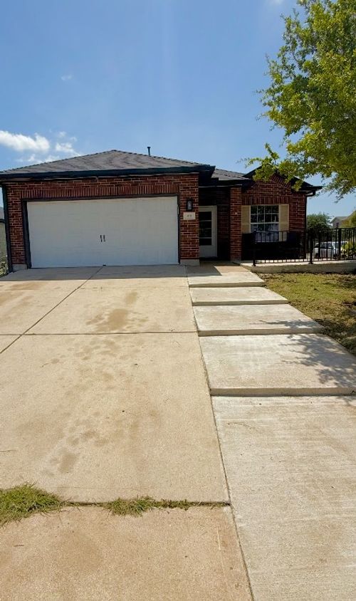 811 Estancia Way, Leander, TX, 78641-8048 | Card Image