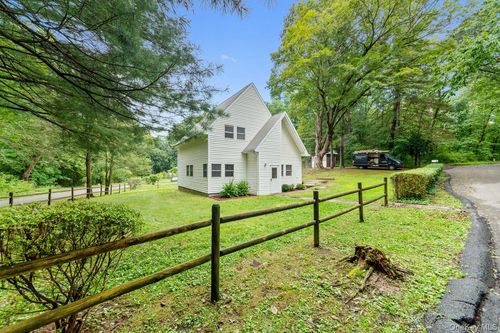 24 Skylark Dr, Cortlandt Mnr, NY, 10567-1340 | Card Image