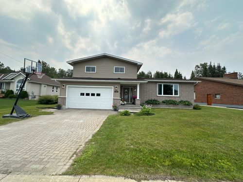 122 Queen St, Kirkland Lake, ON, P2N2S2 | Card Image