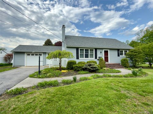 51 Horseshoe Dr, Hyde Park, NY, 12538-1013 | Card Image