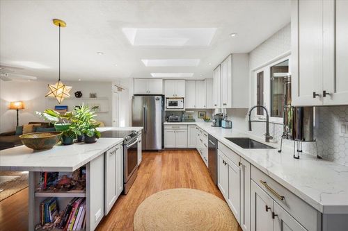 233 Kahiko St, Paia, HI, 96779-9728 | Card Image