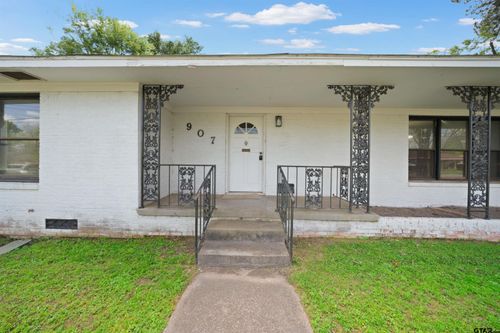 907 Henderson St, Jacksonville, TX, 75766-3223 | Card Image