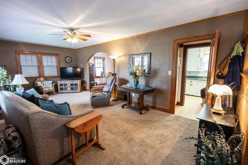 308 15th St Se, Mason City, IA, 50401-5928 | Card Image